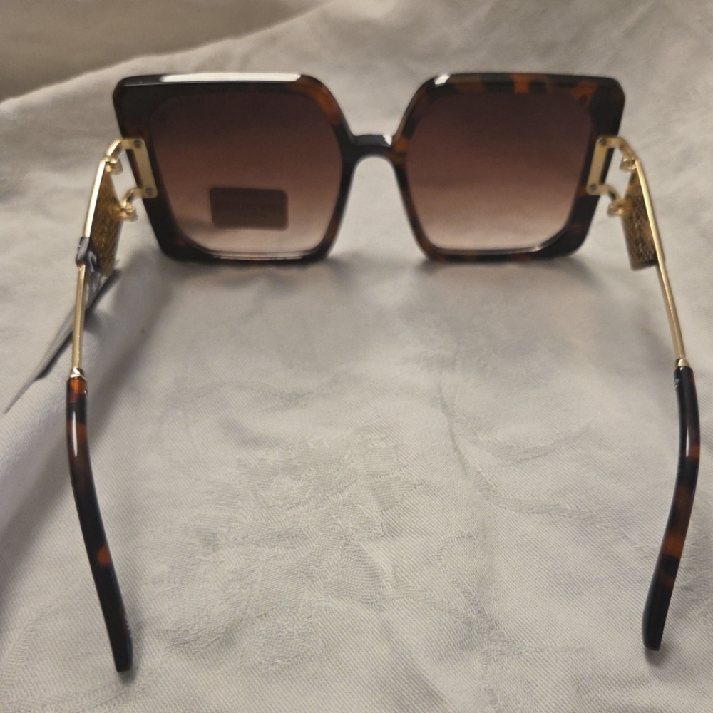 True Religion NEW Square Sunglasses Oversized Logo Tortise Gold Brown UVA - Picture 6 of 8